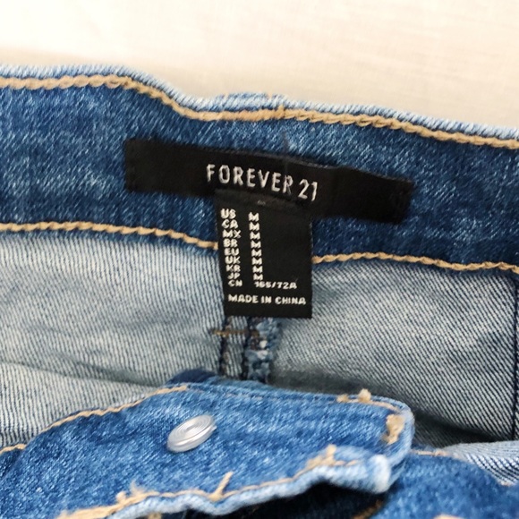 Forever 21 denim shorts - Picture 2 of 3
